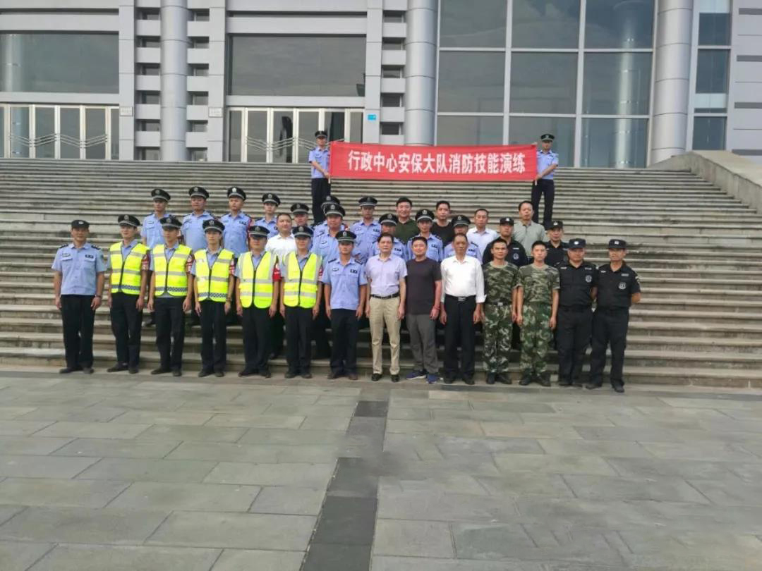 南昌清大东方消防培训学校在市政府行政中心开展消防培训演练