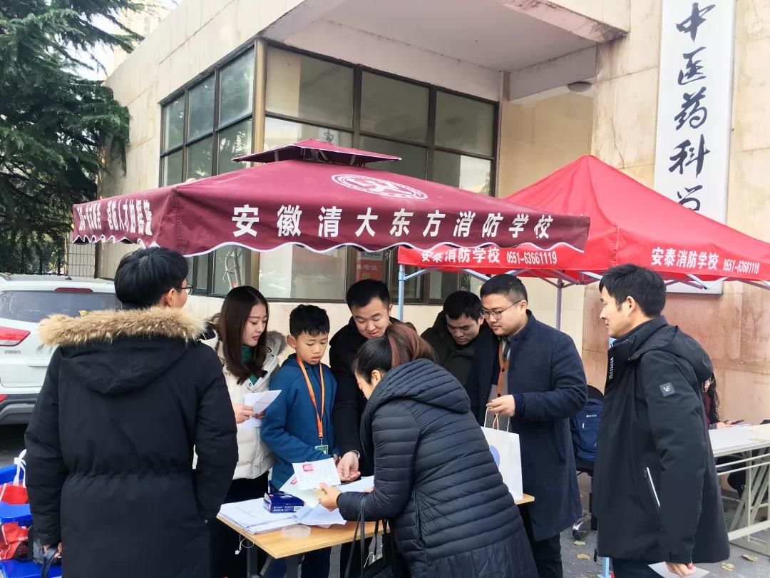 清大东方消防培训学校为学员开展爱心送考服务