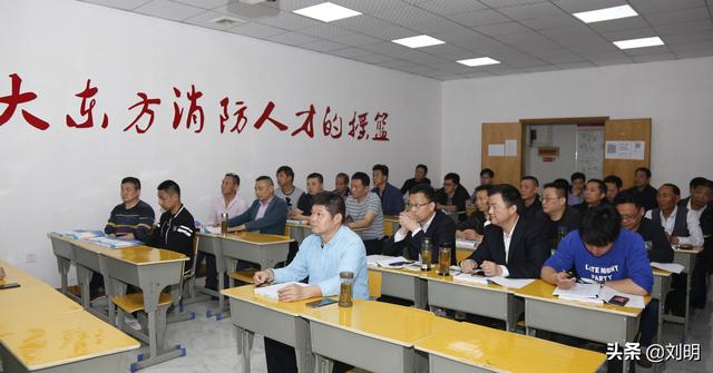 安庆供电公司变电运维人员消防培训班在安庆清大东方消防学校举行